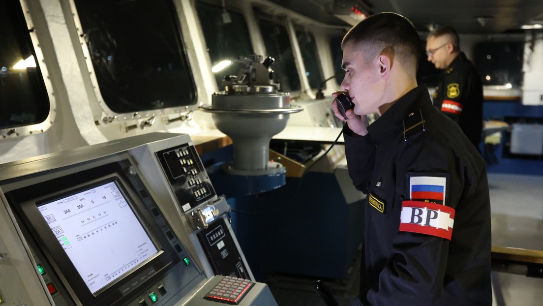 Russische Marine rettet in Seenot geratene Passagiere im Mittelmeer