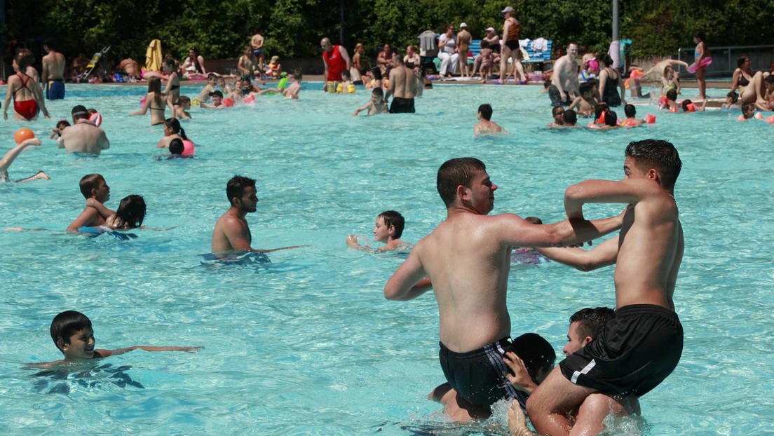 "Zunehmend Aggression und Respektlosigkeit" – Bademeister fordern Polizeipräsenz um Schwimmbäder