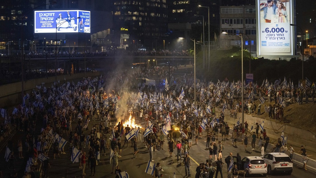 Proteste in Tel Aviv: Tausende Menschen nach Rücktritt des Polizeichefs auf den Straßen