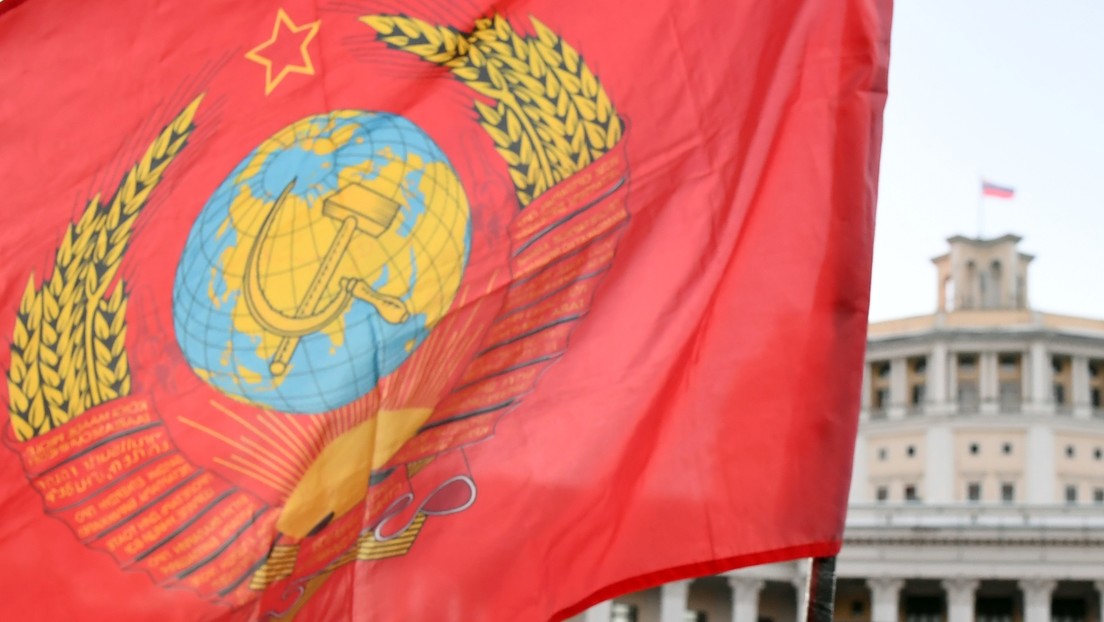 Symbol der Hoffnung: 100 Jahre sowjetisches Wappen