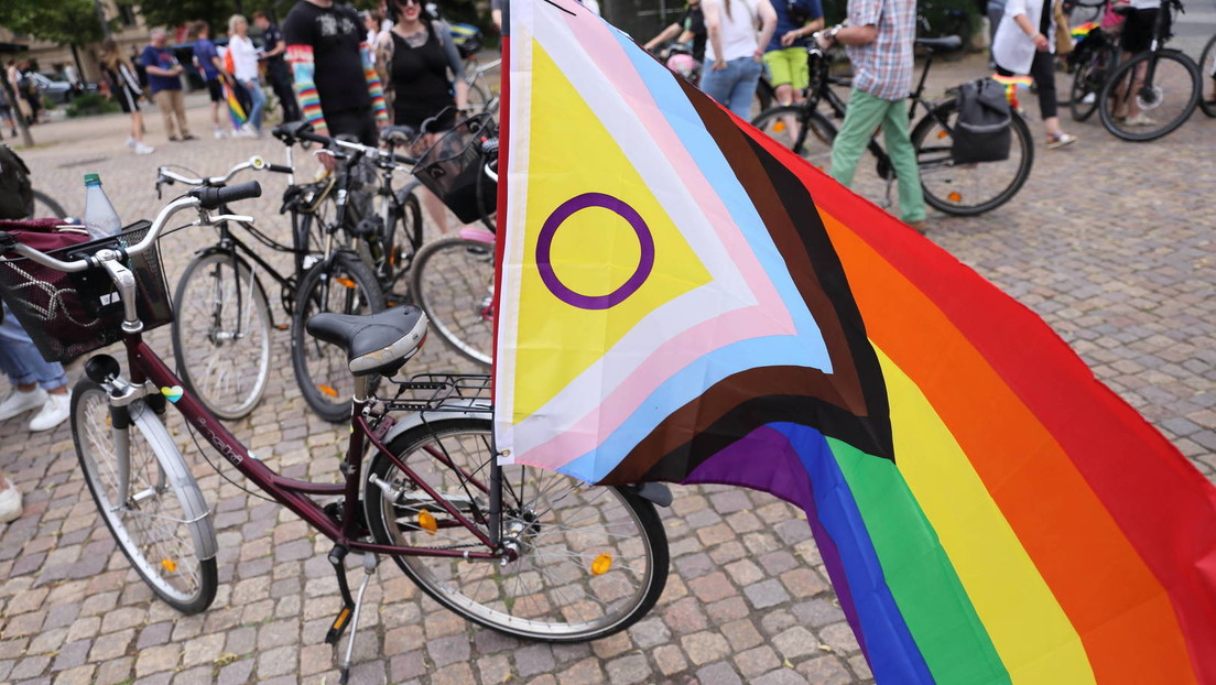Pirna: Unbekannte reißen Regenbogenfahne herunter – nun ermittelt der Staatsschutz