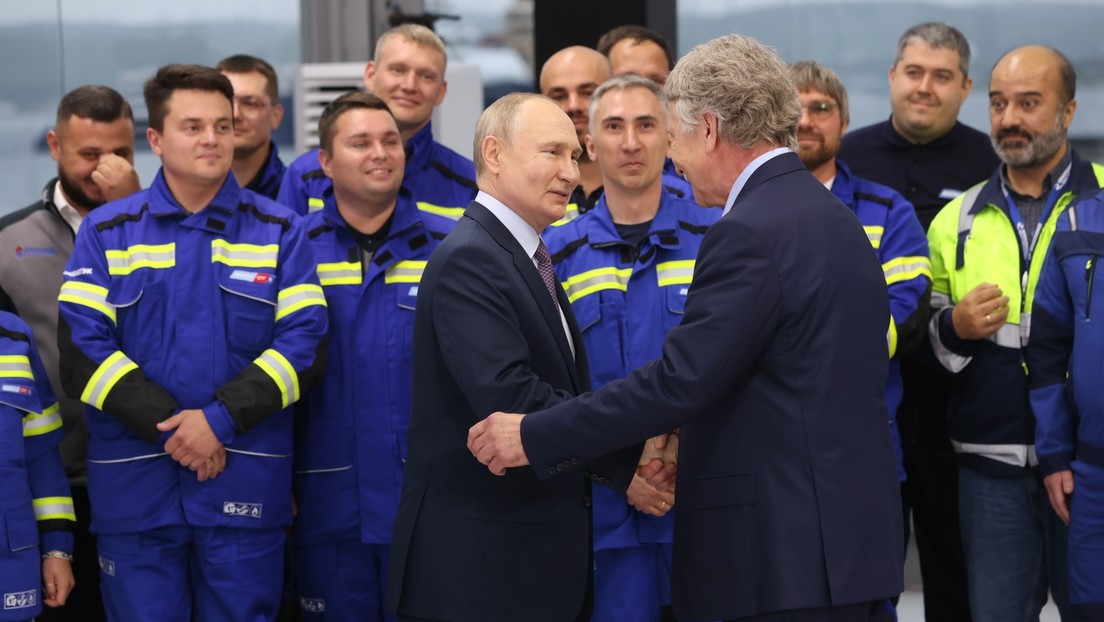 Putin nimmt Teilabschnitt zur Flüssiggas-Produktion in Betrieb