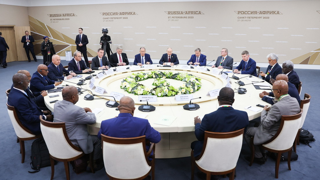 Trotz allem Druck seitens USA: Afrikanische Staaten nehmen am Afrika-Gipfel in Russland teil