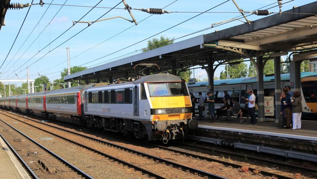 Großbritannien: Strom zu teuer – Züge sollen wieder mit Diesel- statt Elektrolokomotiven fahren