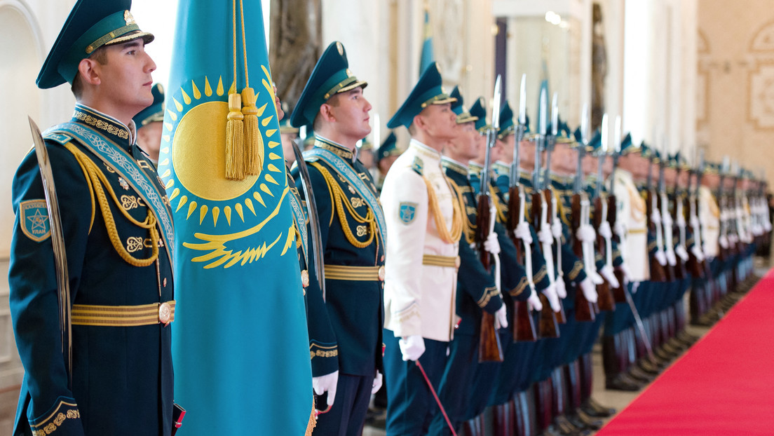 Kasachstans Präsident: Streitkräfte müssen auch auf hybriden Krieg gefasst sein