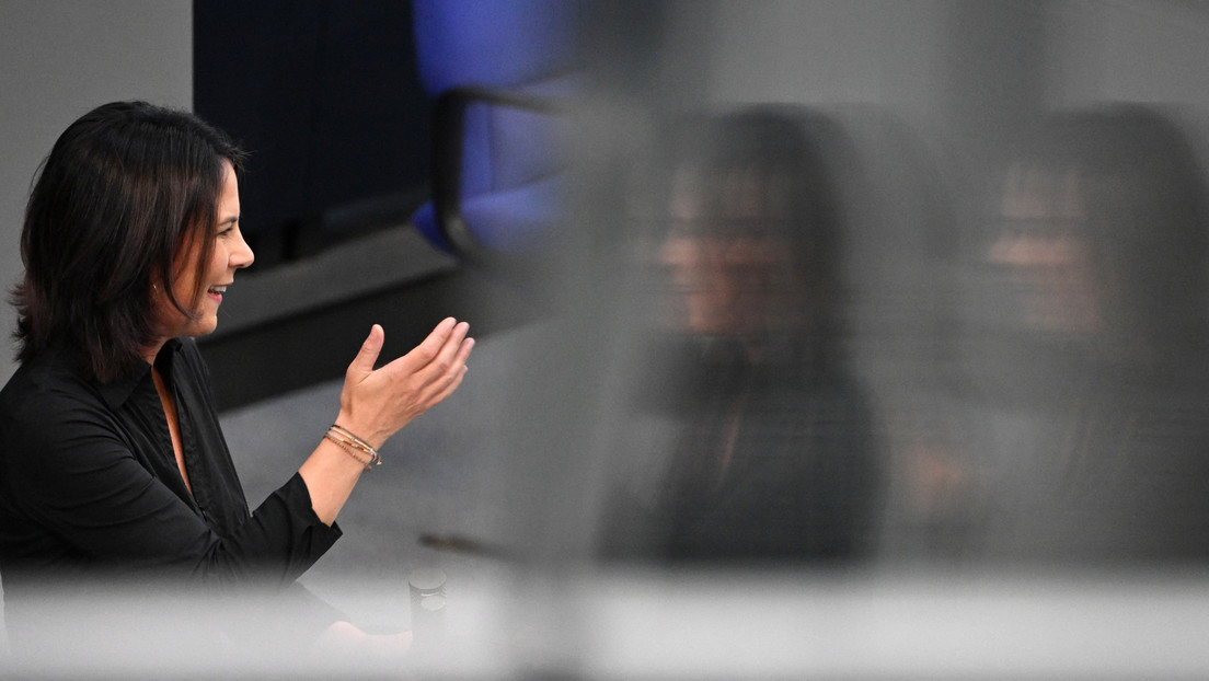 Der tägliche Wahnsinn – Upsi: Annalena Baerbock spricht von "Russland-Krieg"
