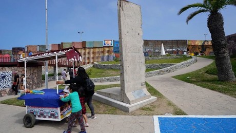 Mexiko: Bürgermeisterin von Tijuana stellt ein Stück Berliner Mauer zur Mahnung an die US-Grenze