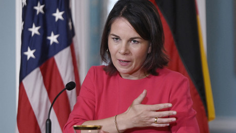 Der tägliche Wahnsinn – Upsi: Annalena Baerbock spricht von "Russland-Krieg"
