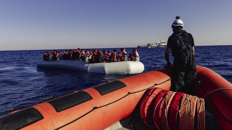 Italienische Ermittlungen: Deutsche Flüchtlingsretter kooperieren mit kriminellen Schleppern