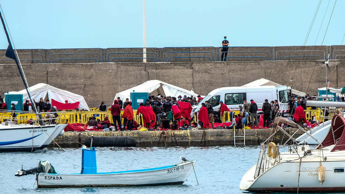 Seenotretter in Not: Aggressive Flüchtlinge zückten Messer und forderten das angestrebte Reiseziel