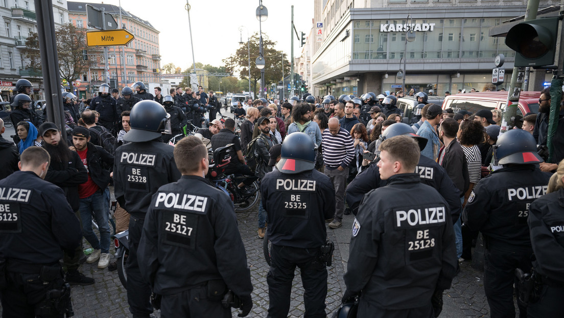 Berlin: "Allahu Akbar" – Polizeiauto mit Molotowcocktail beworfen