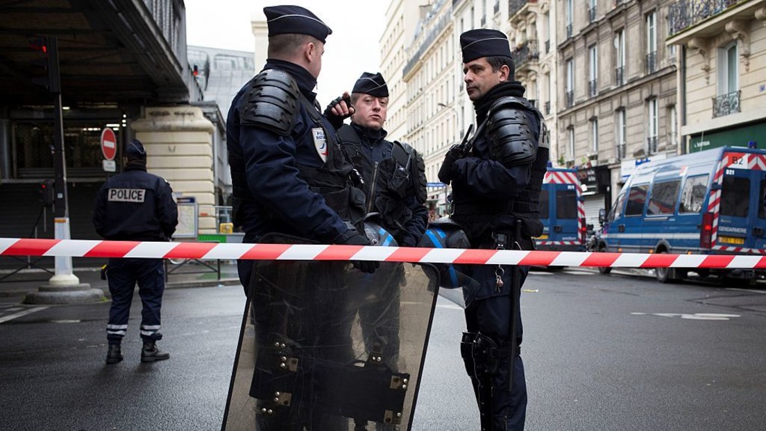 Pariser Polizei erschießt Frau, die drohte, sich in die Luft zu sprengen