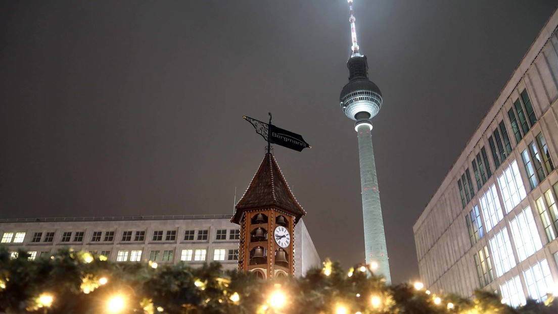 Brand auf dem Berliner Weihnachtsmarkt am Alex – Polizei ermittelt