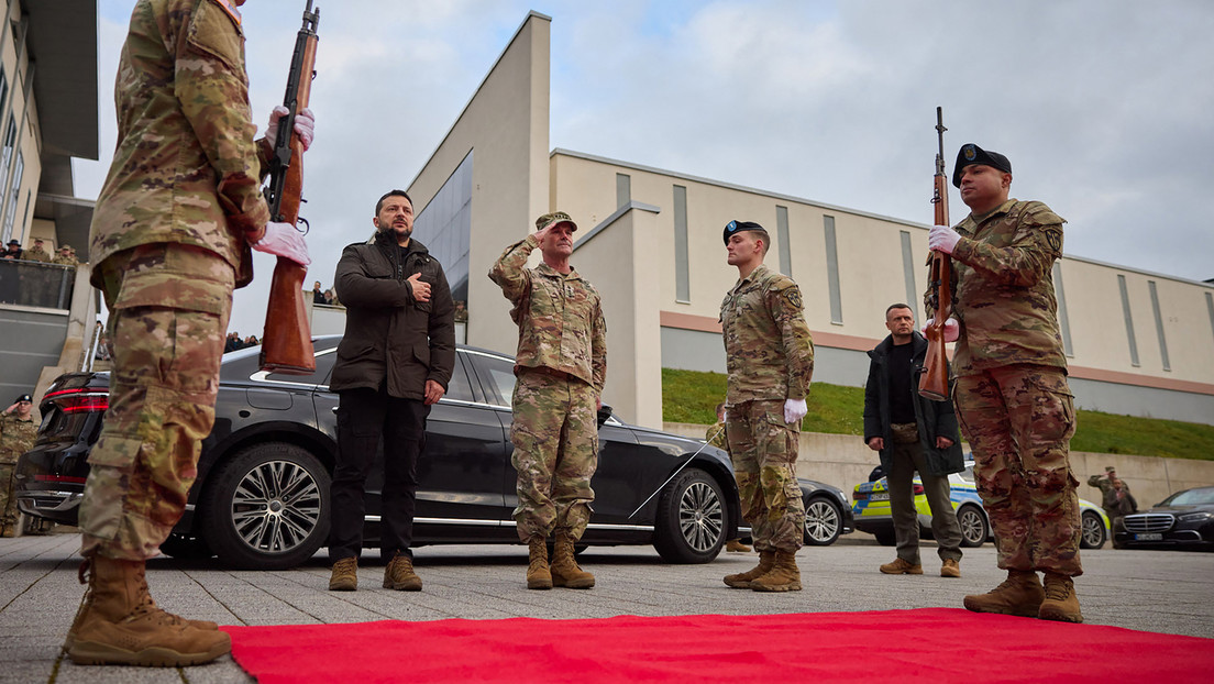 Selenskij besucht US-Stützpunkt in Deutschland: USA treiben Ukraine wieder in die Konfrontation