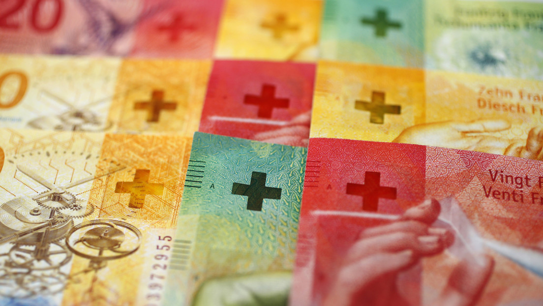 Schweizer Franken setzt Rekordkurs fort: SNB verpasst Anschluss an Zinspolitik von Fed und EZB