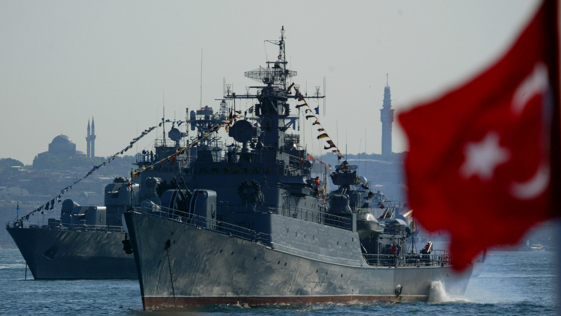 Türkei blockiert NATO-Schiffe für Kiew und sitzt dabei standhaft auf zwei Stühlen