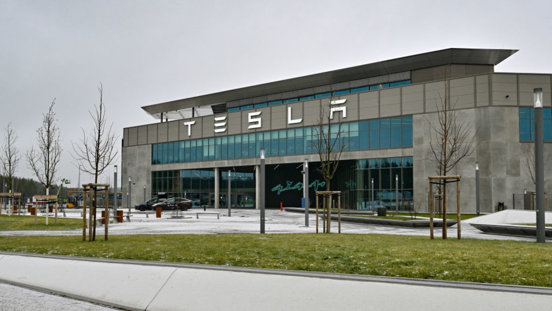 Wegen Konflikt mit Huthis: Tesla muss Produktion in Deutschland stoppen