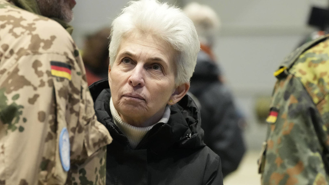 Strack-Zimmermann will Bundeswehr für Ausländer öffnen
