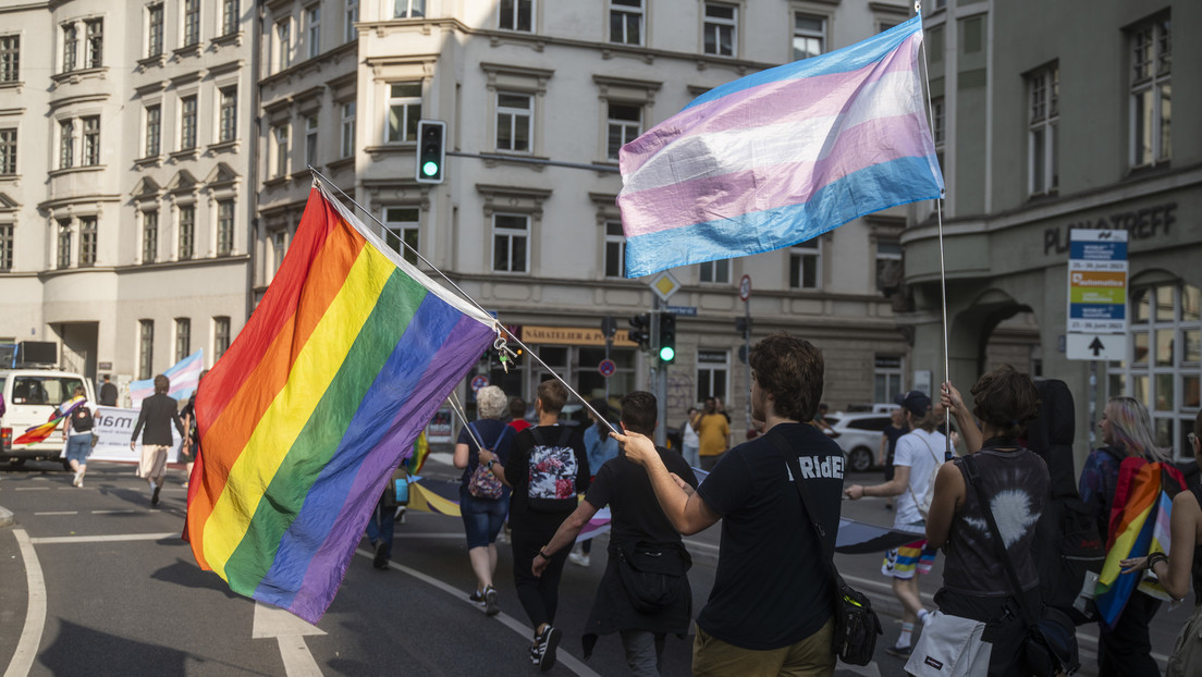 Bayern: 52-Jähriger darf als "Transfrau" Kinderpornografie-Besitz mit Identitätsfindung erklären