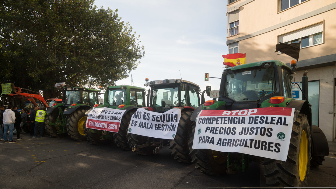 Bauernblockaden gehen weiter: Polizei beschießt Landwirte mit Gas und Gummigeschossen