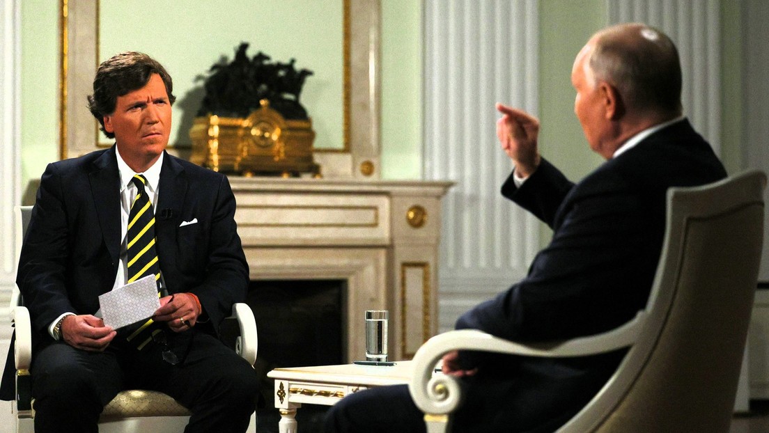 "Auf scharfe Fragen hätte es scharfe Abfuhr gegeben": Peskow erläutert Details zu Carlson-Interview