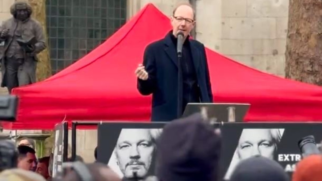 "Regelbasierte Ordnung, my Ass!" – EU-Abgeordneter Sonneborn zur Assange-Verhandlung in London