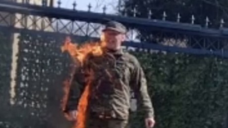 Protest: US-Soldat setzt sich vor israelischer Botschaft in Washington in Brand
