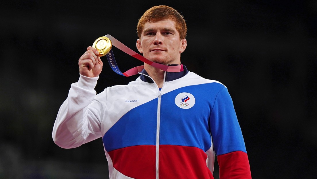 Wegen Anti-Nazi-Plakats: Russischer Weltmeister von Olympia-Qualifikation ausgeschlossen