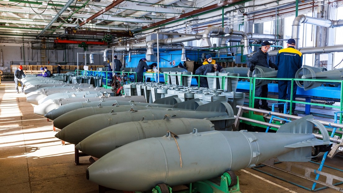 Kein Munitionsmangel – Russland startet Massenproduktion von drei Tonnen schweren FAB-3000-Bomben