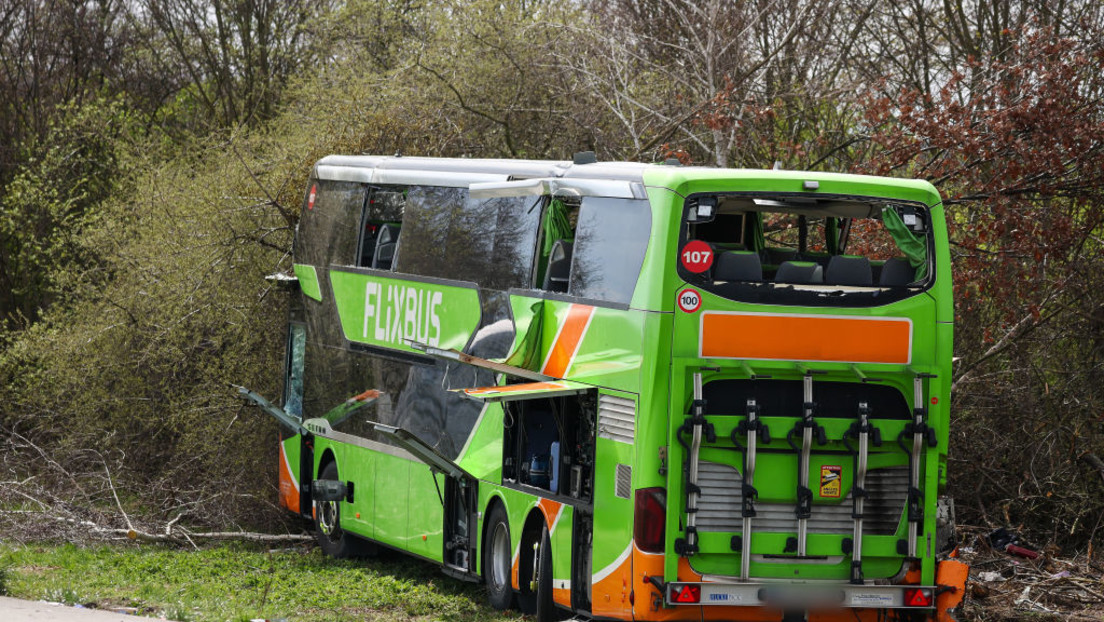 Mindestens fünf Tote nach Busunfall auf A9 bei Leipzig