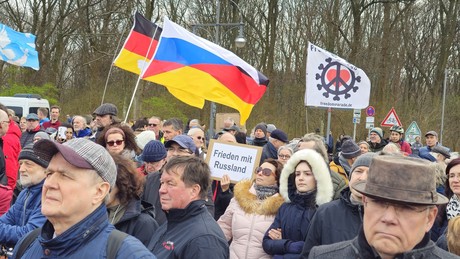 "Unsere Kinder kriegt ihr nicht" – Mutige Berliner verurteilen deutsche Kriegspläne gegen Russland