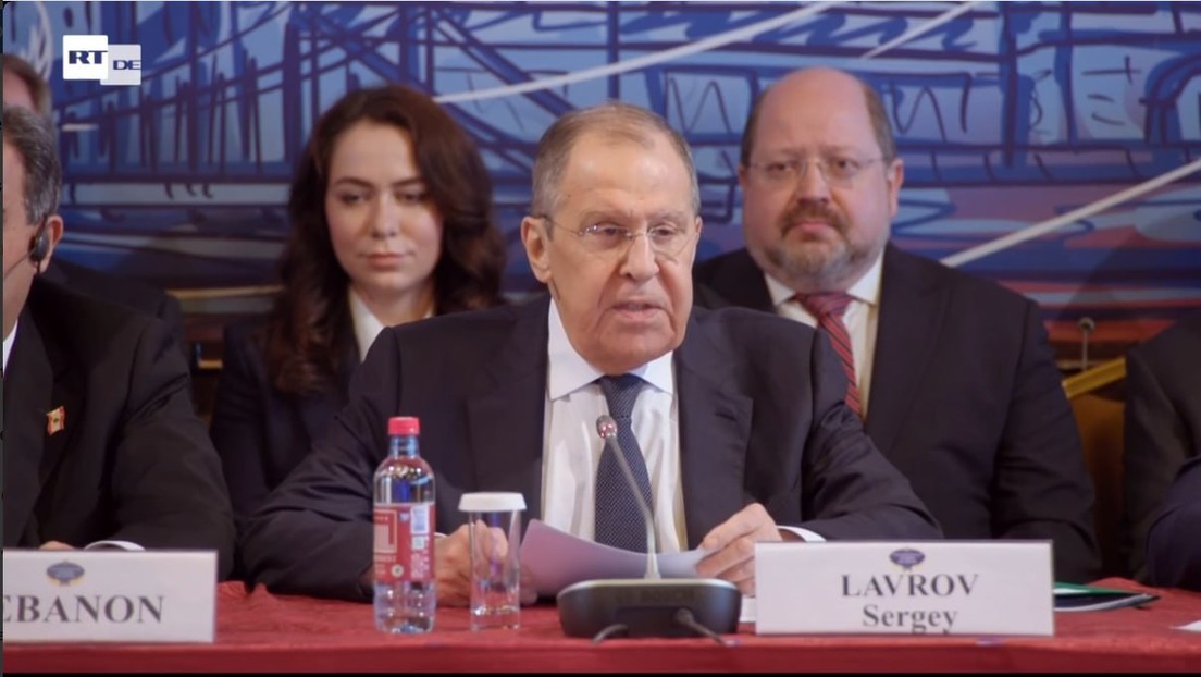 LIVE: Lawrow mit ausländischen Diplomaten am Runden Tisch zur Ukraine-Krise