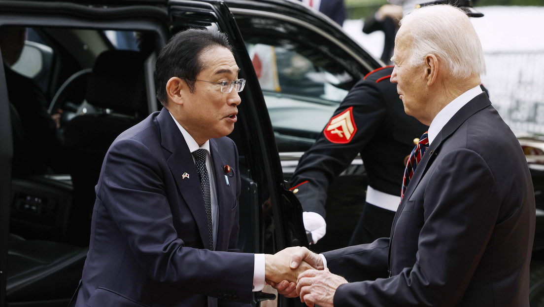 Gastgeschenk mit Pfiff: Japans Premierminister überreicht Joe Biden Nintendo-Spielzeug