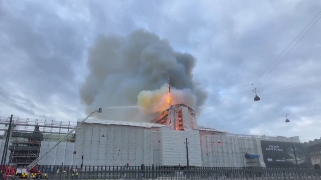 Notre-Dame-Moment in Kopenhagen: Alte Börse steht in Flammen