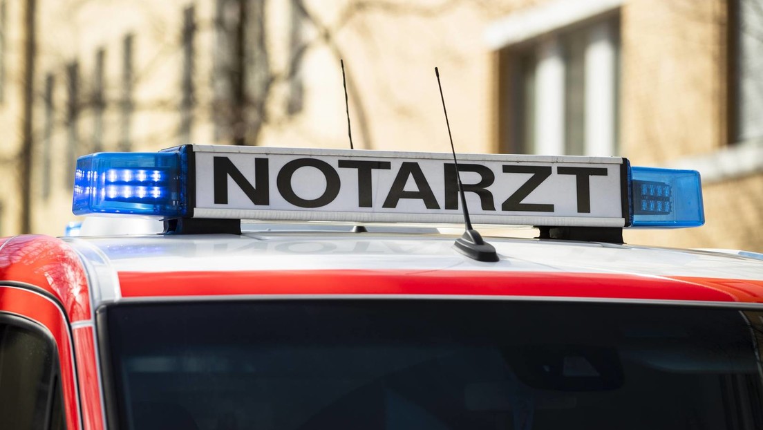 Berlin: "Mob" stoppte einen Rettungswagen, damit zwei "Messeropfer" mitfahren können