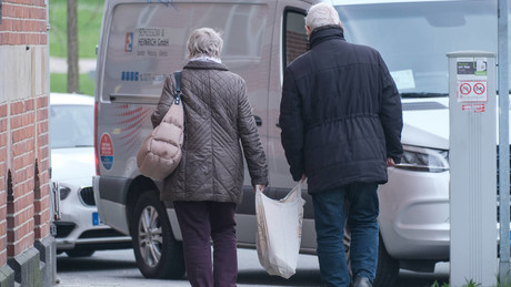 Altersarmut in Deutschland: Immer mehr Menschen stocken ihre Rente mit Sozialhilfe auf