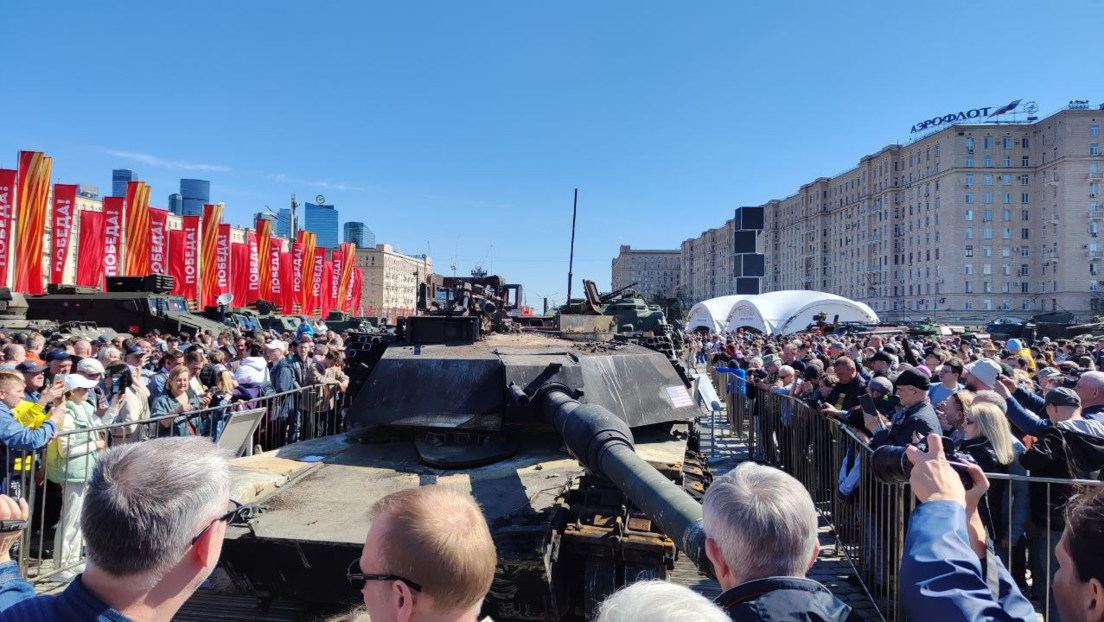 Video: Ausstellung erbeuteten NATO-Kriegsgeräts im Park des Sieges in Moskau