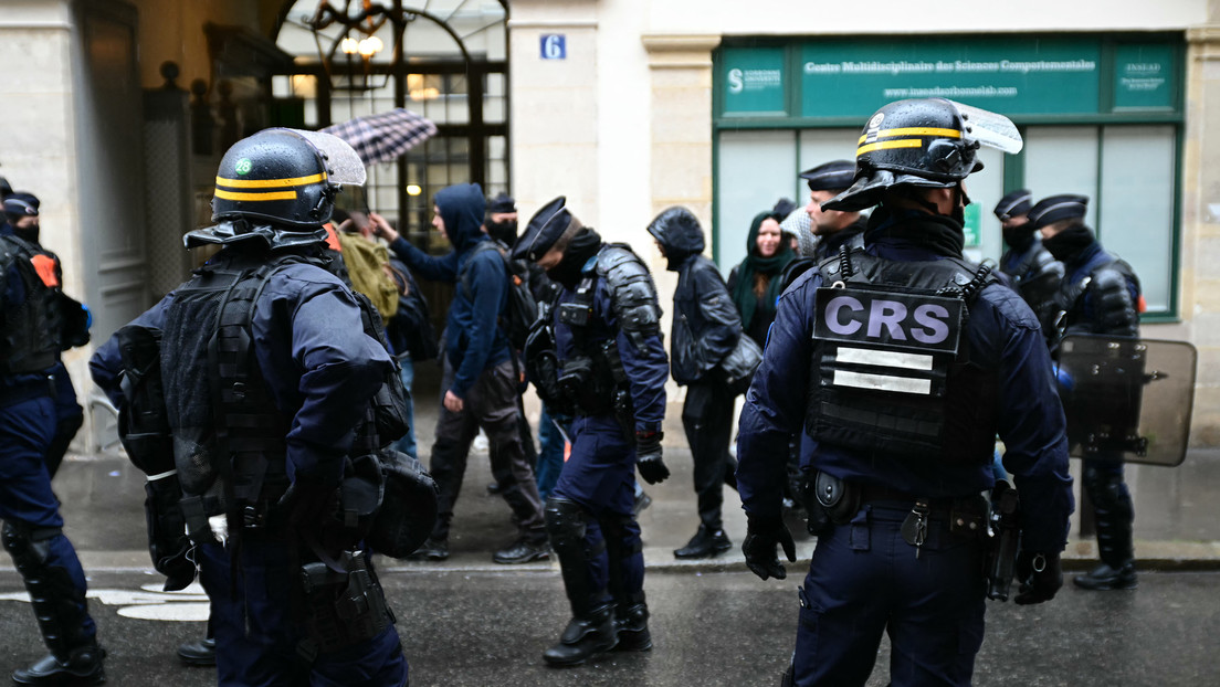 Frankreich greift durch: Haftstrafe wegen fehlender Verurteilung des 7. Oktober in einem Flugblatt