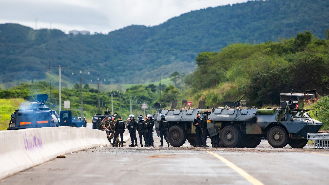 Polizei räumt Straße zum Flughafen – Frankreich leitet Großeinsatz in Neukaledonien ein