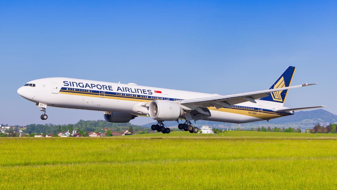 Turbulenzen: Maschine sackt 1,8 km ab – ein Toter und Verletze auf Flug von London nach Singapur