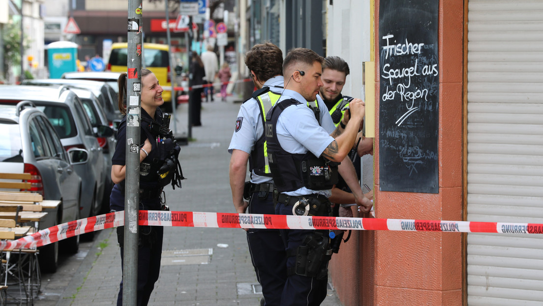 Köln: Frau mit Messer von Polizei niedergeschossen