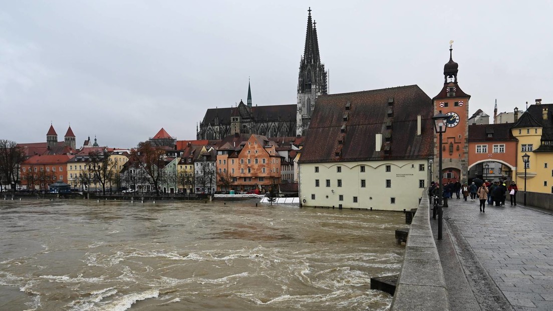 Bayern: Dauerregen und Hochwasser – Regensburg ordnet Katastrophenfall an