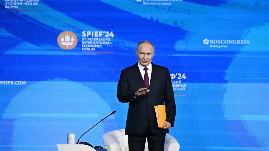 Putin beim Wirtschaftsforum: Änderung der russischen Nukleardoktrin nicht ausgeschlossen