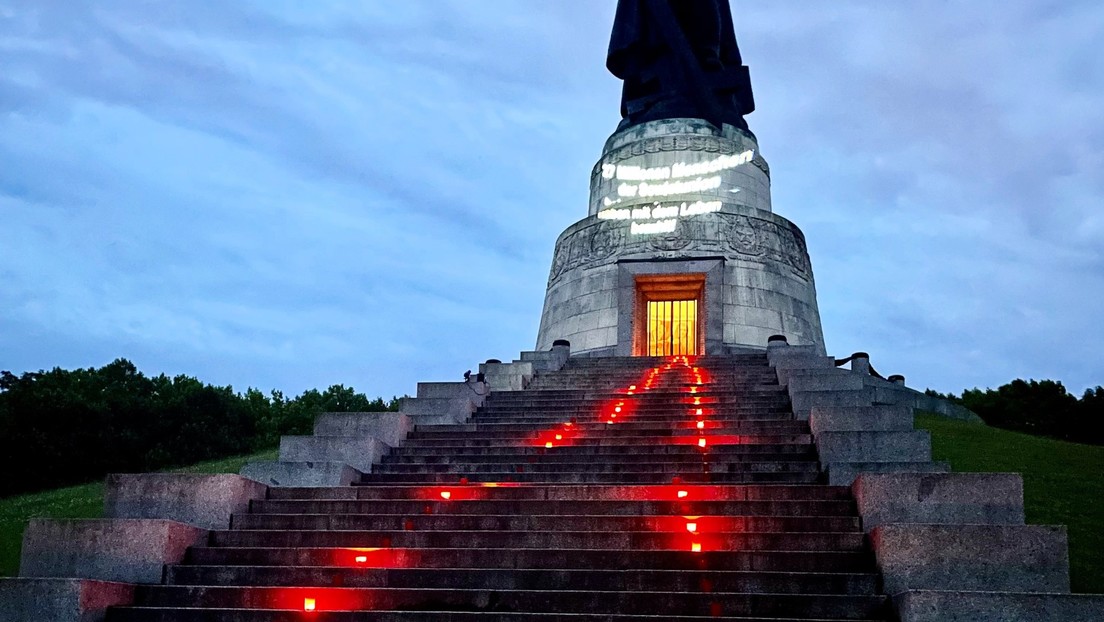 Gegen die Verfälschung des Geschichtsbildes: "Kerzen des Gedenkens" im Treptower Park