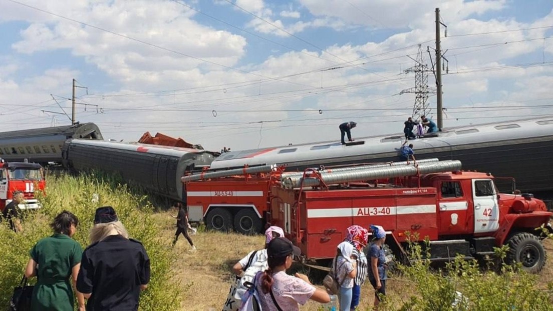 Zusammenstoß mit Lkw: Zug mit mehr als 800 Passagieren im Gebiet Wolgograd entgleist