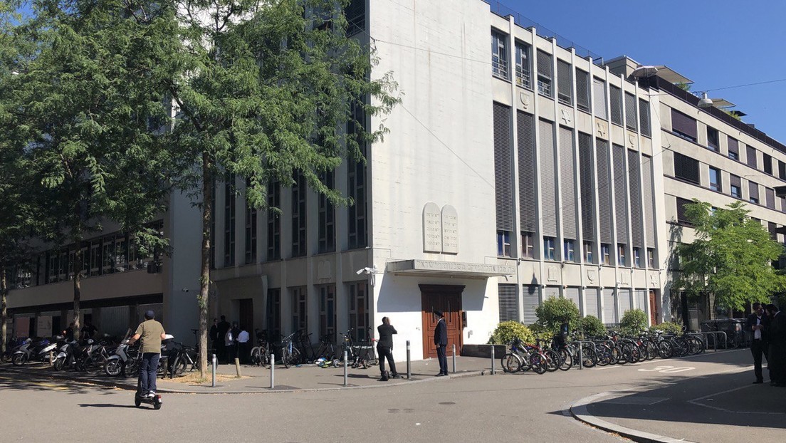 Brandanschlag vereitelt: Mann gießt Benzin vor Zürcher Synagoge