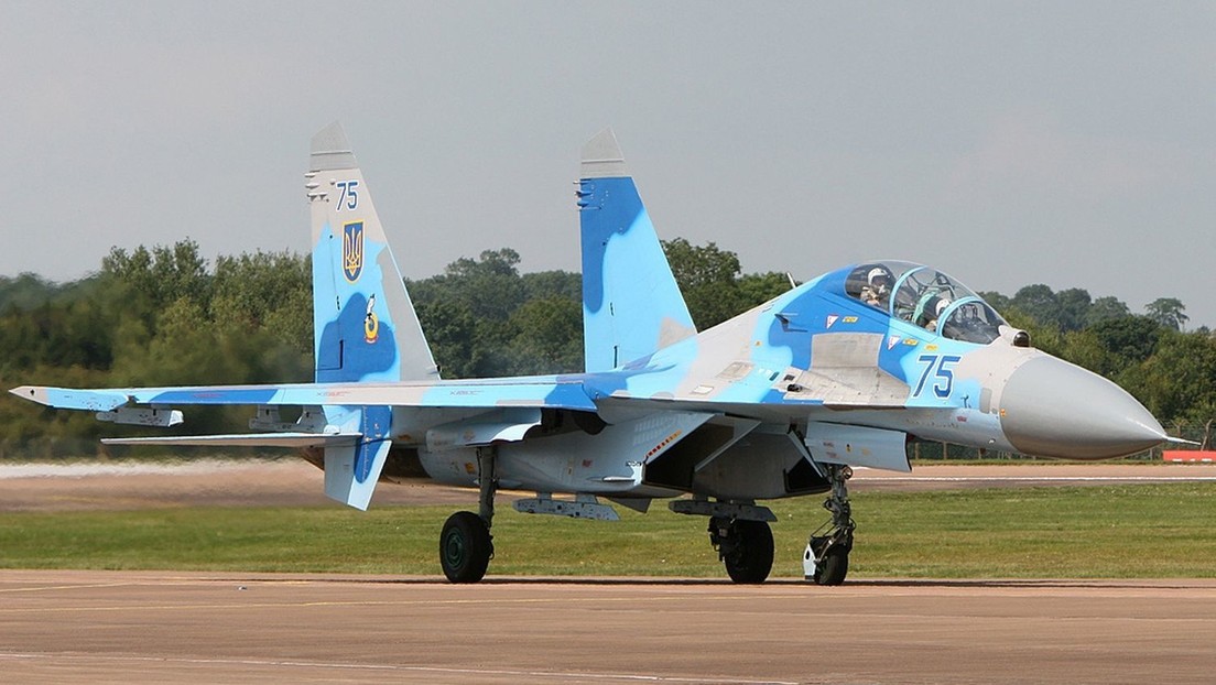 Iskander-Angriff: Russische Streitkräfte zerstören ukrainische Su-27 auf dem Flugplatz Mirgorod