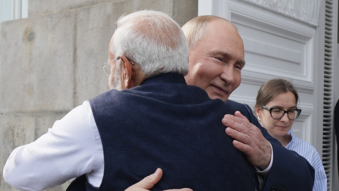 Putin gratuliert Indien zu 77 Jahren Unabhängigkeit: Erfolg und Ansehen in der Welt