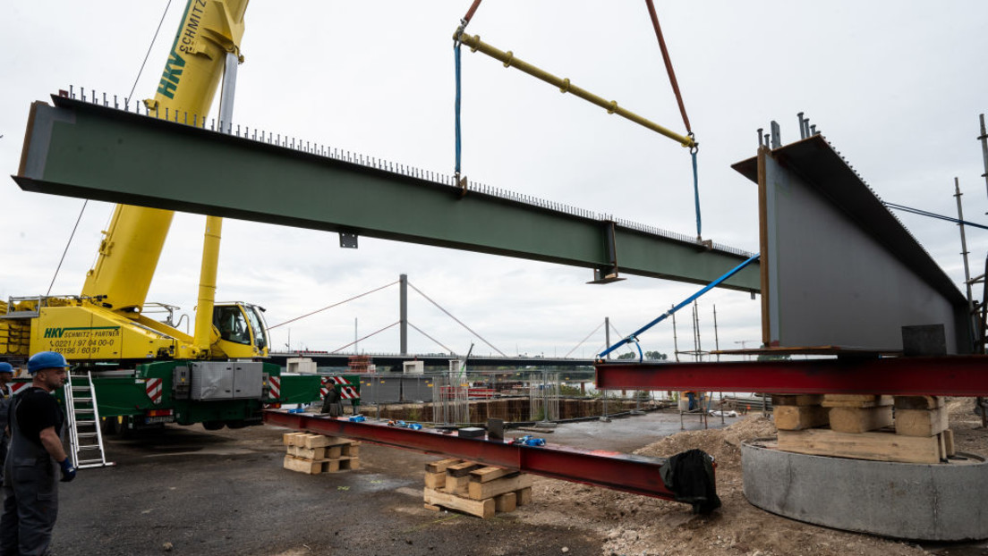 Brückenteile stürzen herunter: Ein Toter auf Leverkusener A1-Rheinbrücke