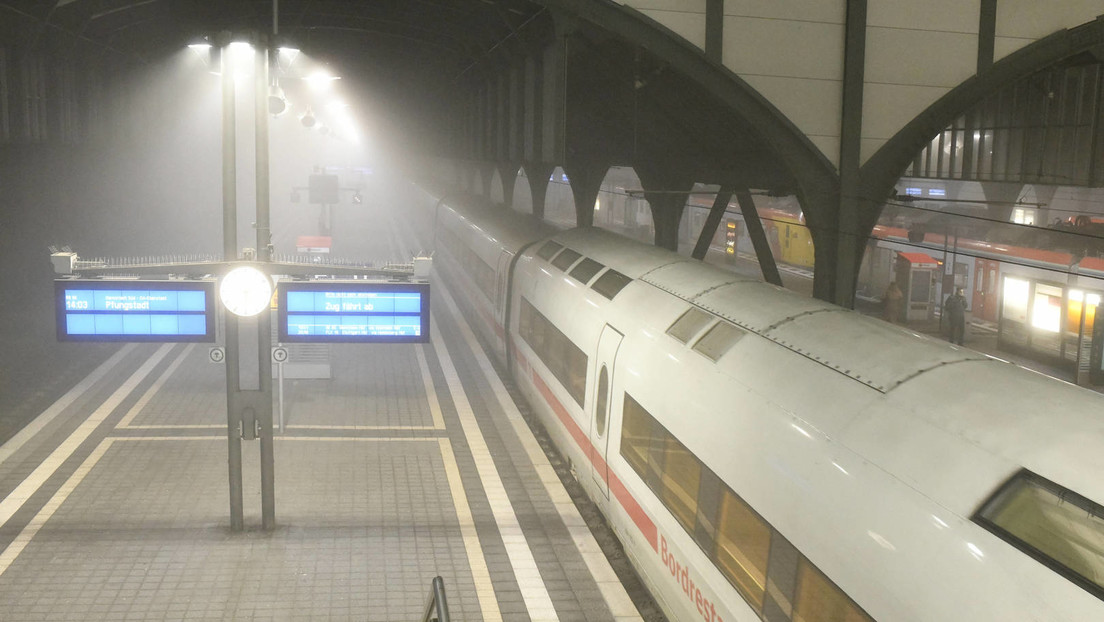 Baden-Württemberg: Flüchtiger Täter verletzt am Karlsruher Bahnhof einen Mann durch Messerstiche